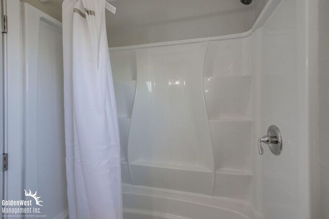 Building Photo - Cozy 3Bdm 1Ba Apartment  in City Heights - MI Special