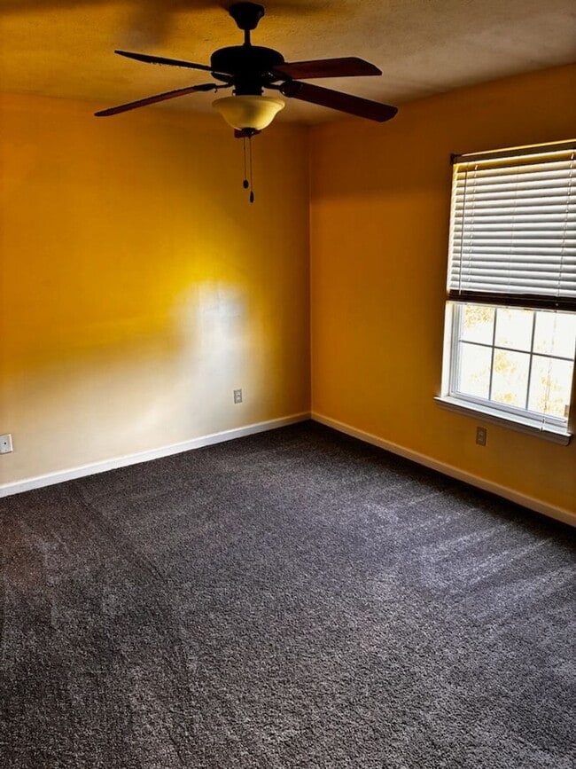 Building Photo - First two weeks free for approved applicant