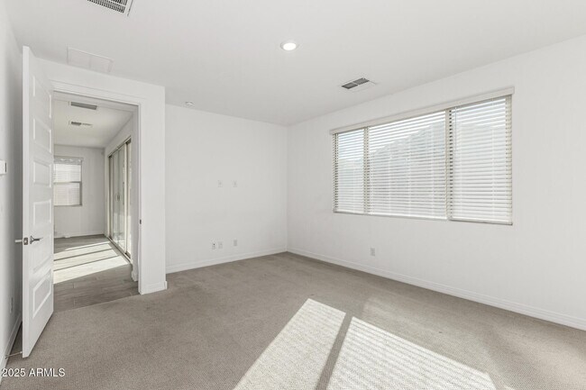 Building Photo - 1229 E Maldonado Dr