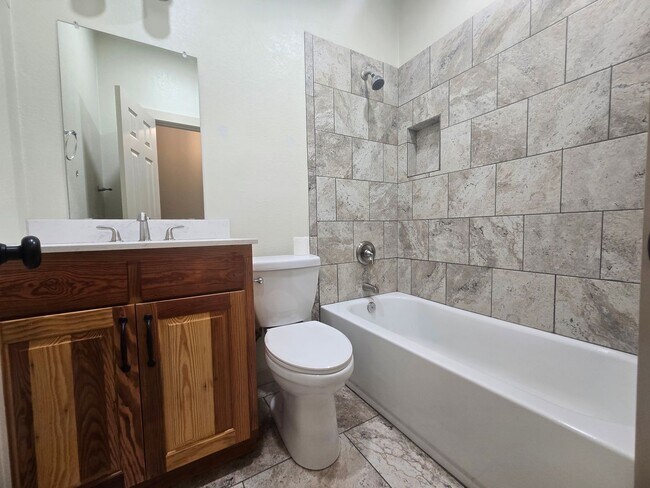 Building Photo - Wonderful in Waco!