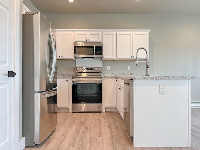Building Photo - 2 bed/ 1.5 bath in Brand New Soldier Ridge Complex!