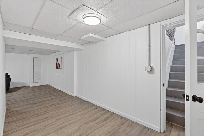 Building Photo - 1545 Reale Ave