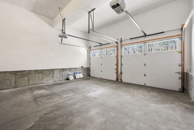 Building Photo - 12 Pelham Rd