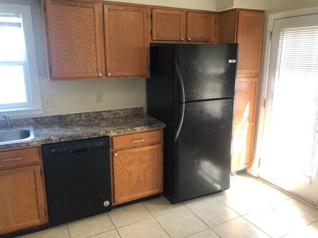 Building Photo - Wonderfully updated 3 bedroom 2 bath ranch...