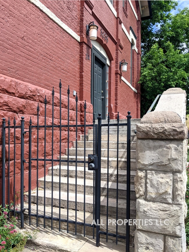 Building Photo - 3233 Osage St