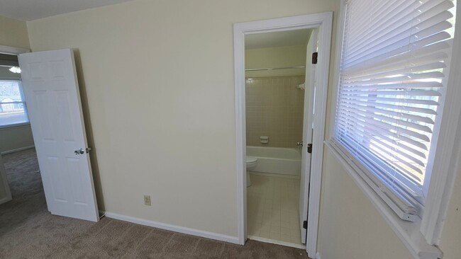 Building Photo - West Columbia