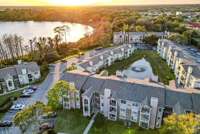 Building Photo - 2550 N Alafaya Trail