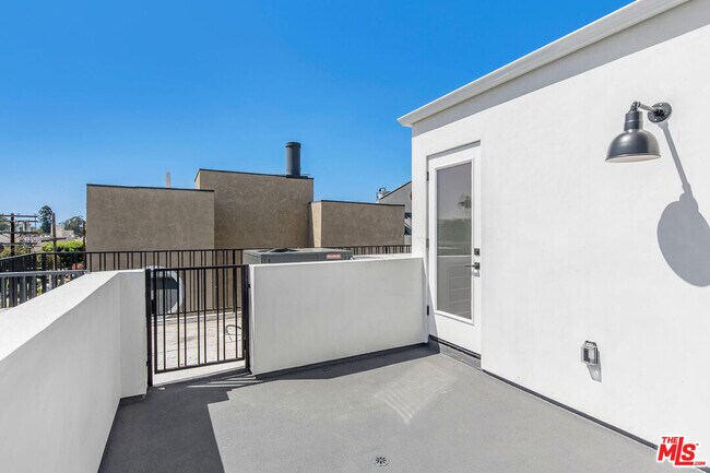 Building Photo - 11241 Morrison St