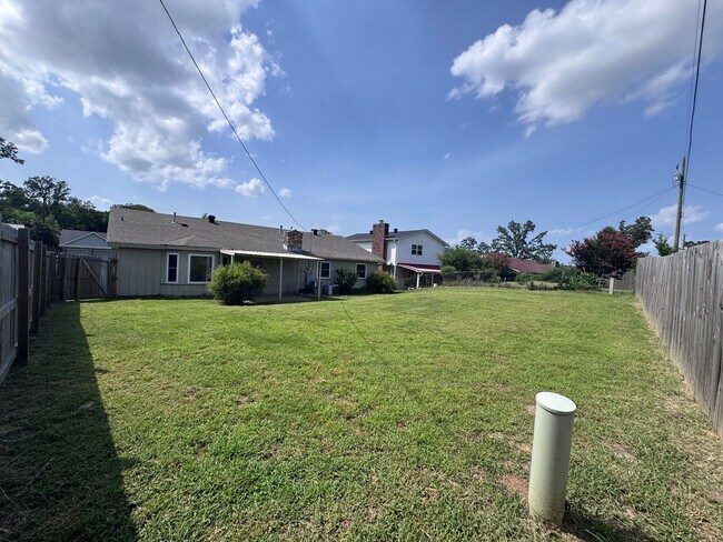 Building Photo - 1115 Briar Creek Rd