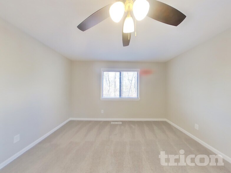 Building Photo - 2405 Ravine Dr