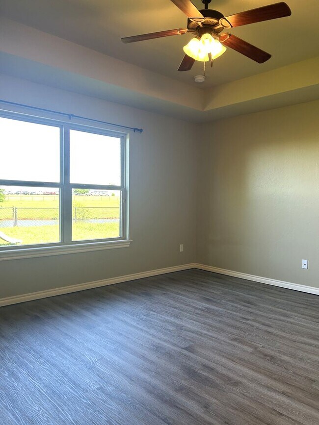 Building Photo - 9517 Crooked Creek Ln