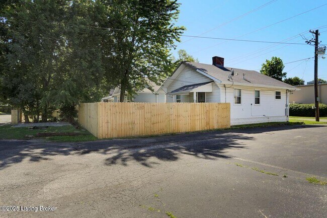 Building Photo - 217 W Fairmont Ave