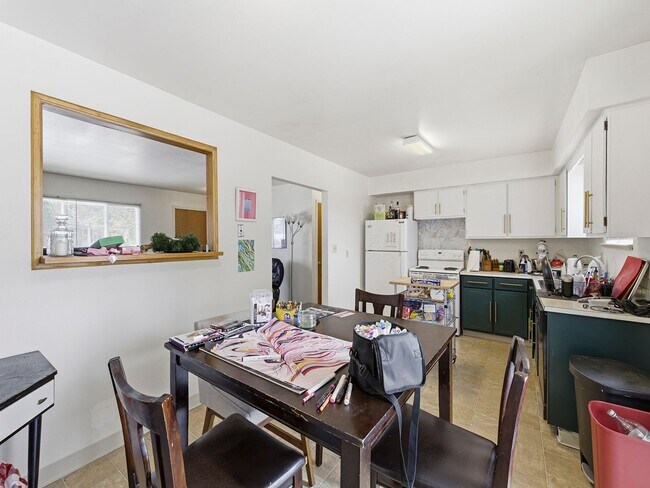 Building Photo - Prime Old Town Access | 3 Bed Home Near City Park + Downtown