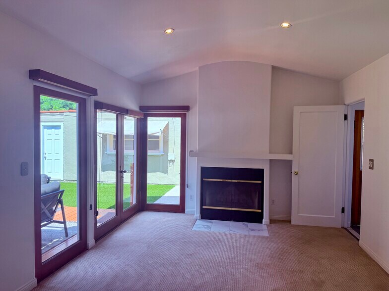 Building Photo - 1023 S Stanley Ave