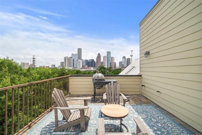Building Photo - 1005 Bingham St