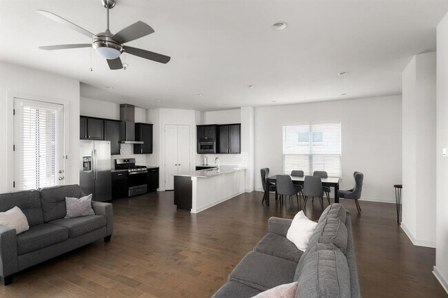 Building Photo - 1531 N Red Bud Ln