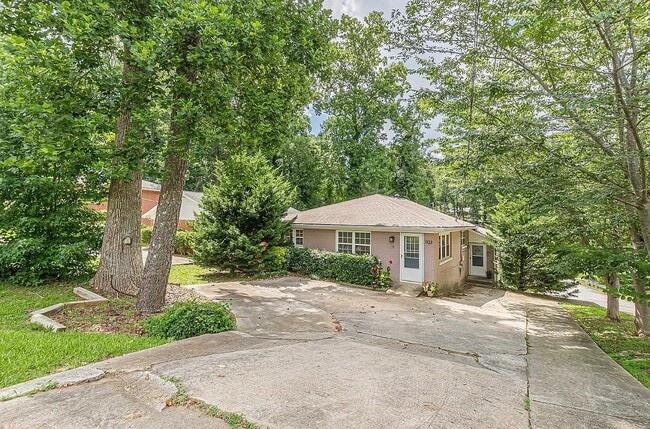 Building Photo - 1121 Glendale Dr