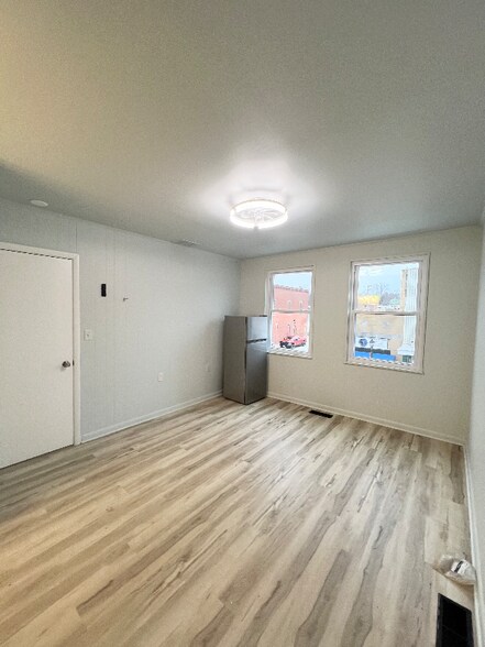 Building Photo - 101 E Main St