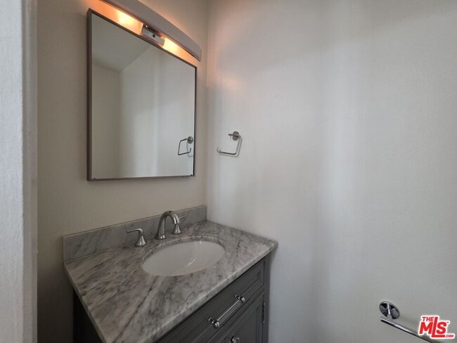 Building Photo - 517 N Francisca Ave