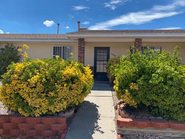 Building Photo - Coming Soon! Cozy 3 bedroom 2 bathroom Hom...