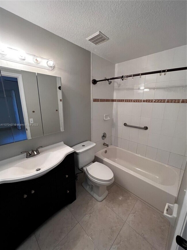 Building Photo - 16915 SW 94th Ct