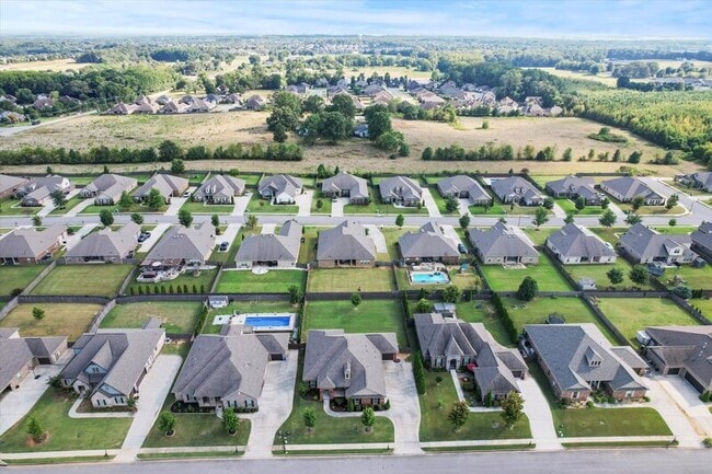 Building Photo - 121 Hilltop Ridge Dr