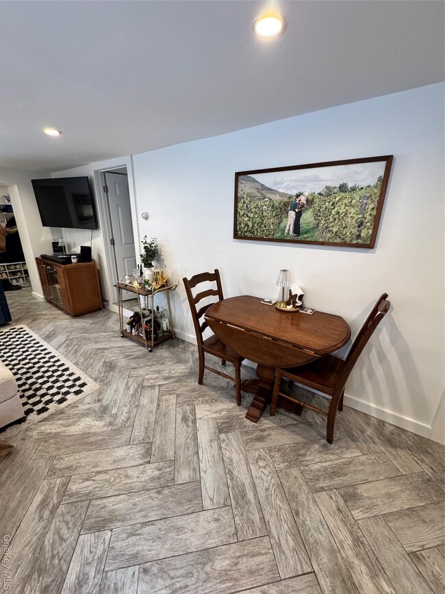 Building Photo - 122 E Fulton St