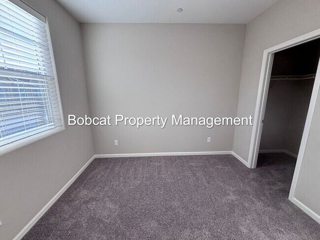 Building Photo - 860 Furlong Dr