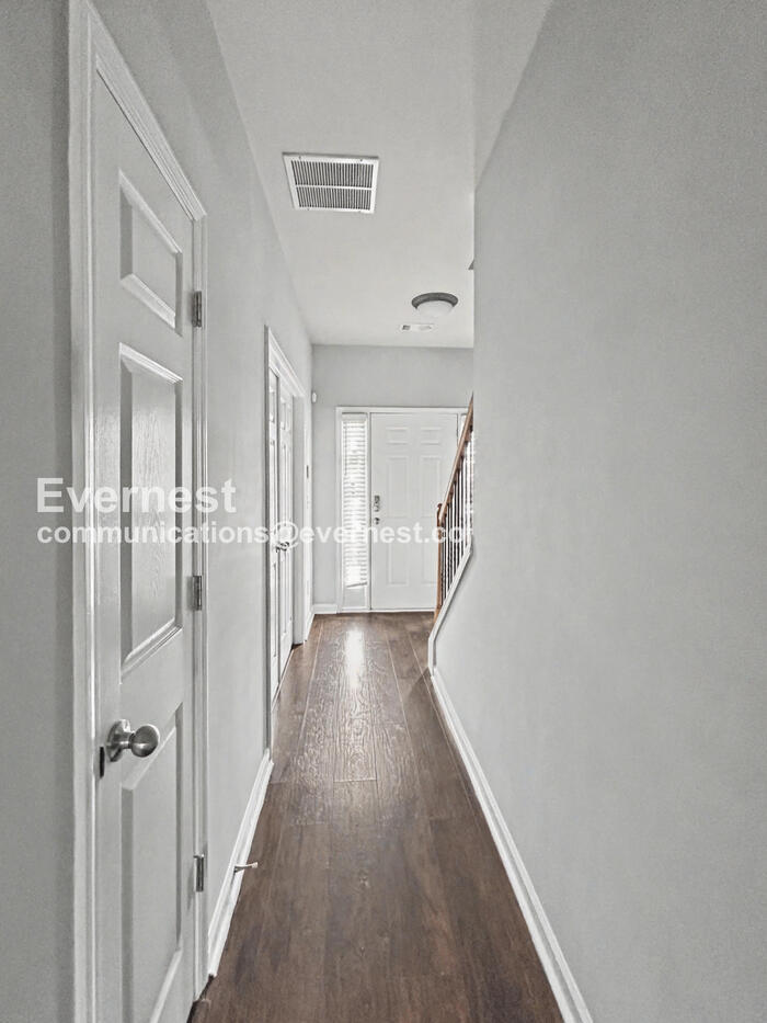 Building Photo - 585 McWilliams Rd SE