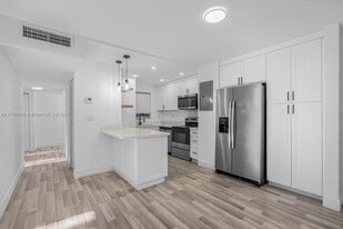 Building Photo - 110 Fontainebleau Blvd
