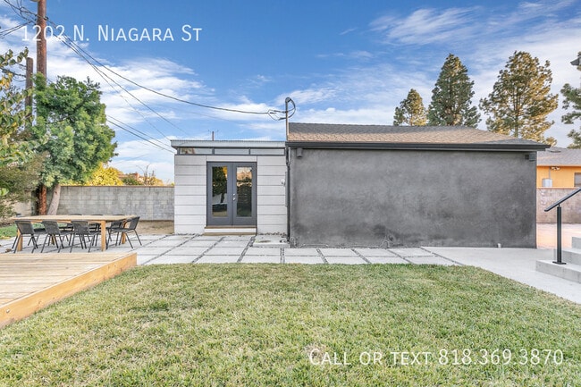 Building Photo - 1202 N Niagara St