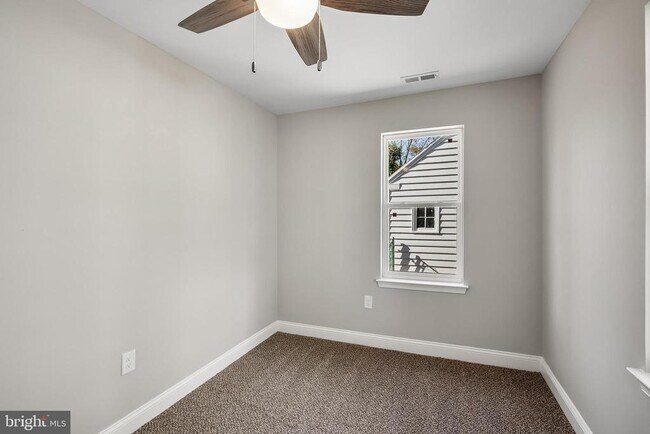 Building Photo - 104 W Park Ave