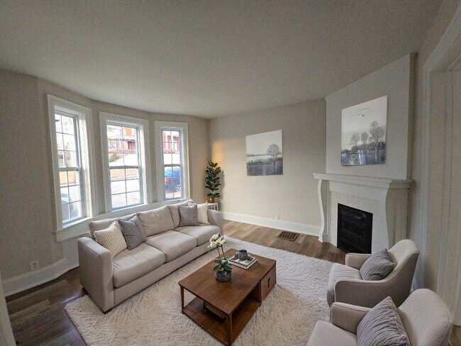 Building Photo - 310 N C St