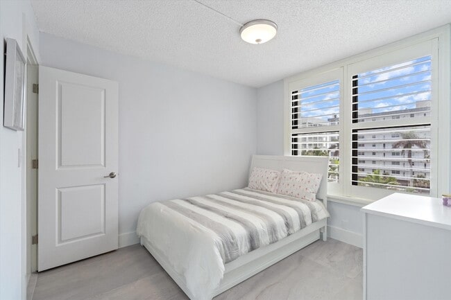 Building Photo - 3115 S Ocean Blvd