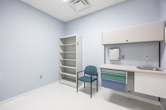 Building Photo - 305 Grady Rd