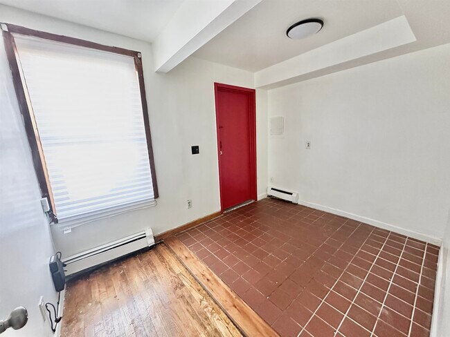 Building Photo - 10 JEWETT Ave