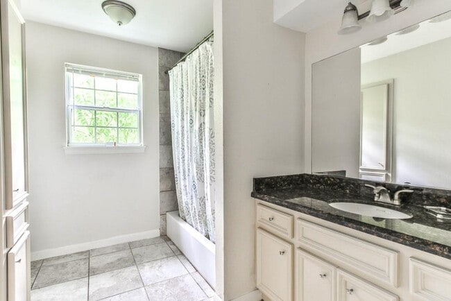 Building Photo - 3839 Sun Valley Dr
