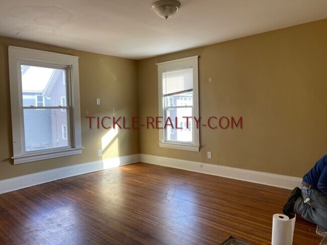 Building Photo - 37-37 Wellesley St