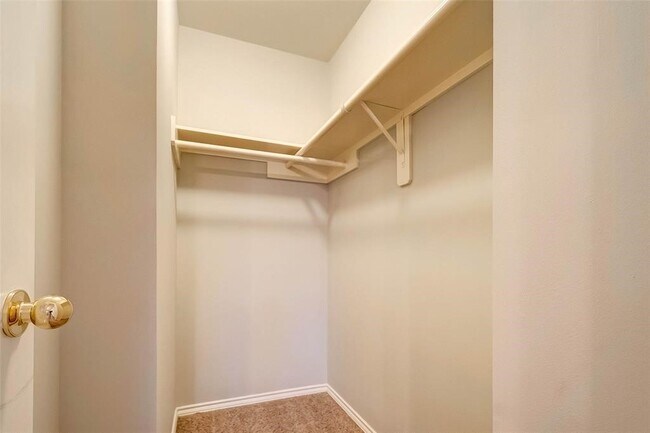 Building Photo - 1718 Redwing Cove Dr