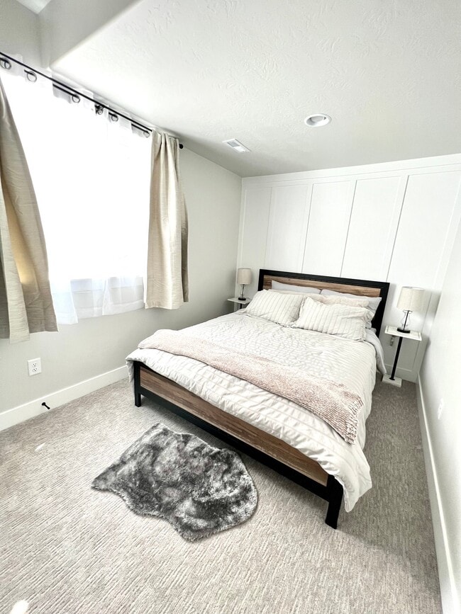 Building Photo - 57 S Sicily Way