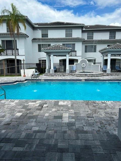 Building Photo - 725 SW 148th Ave