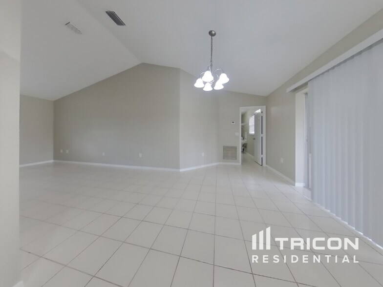 Building Photo - 25346 Palisade Rd
