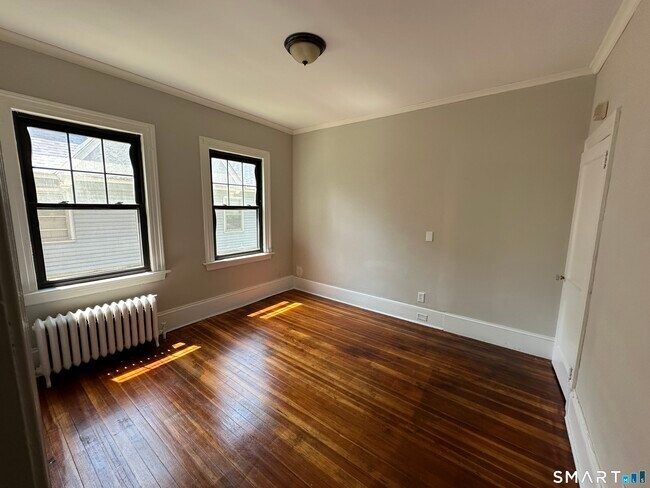 Building Photo - 304 Edgewood St