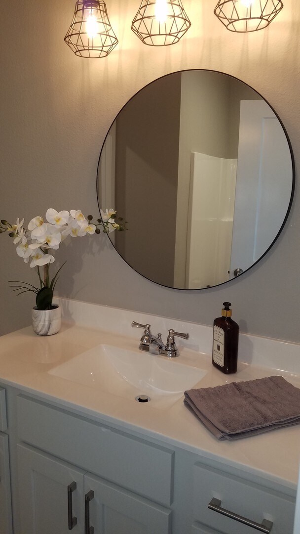 Primary Photo - Quaint, Quiet, and Comfort in a gated Comm...