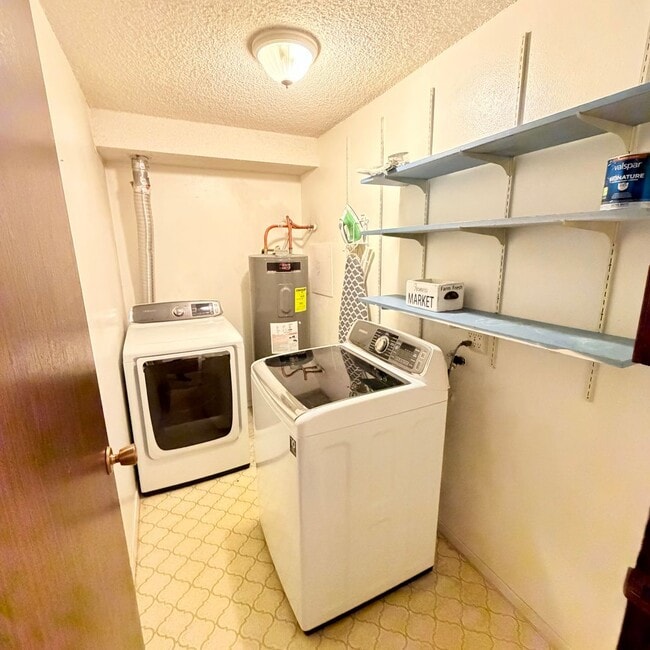 Building Photo - 2121 E Upriver Dr