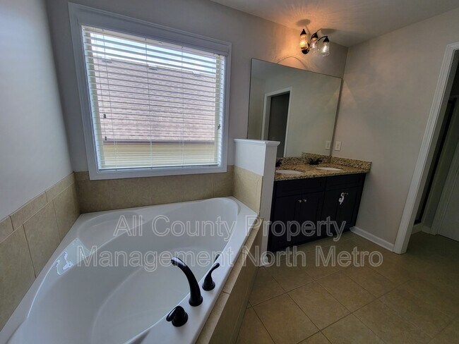 Building Photo - 538 Broughton Dr