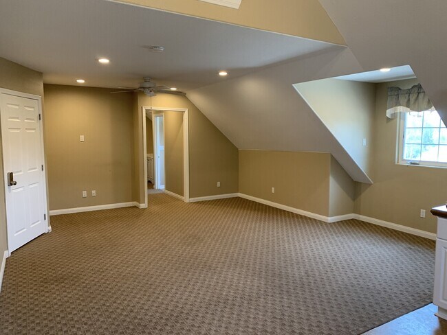 Building Photo - 3476 La Mirada Dr