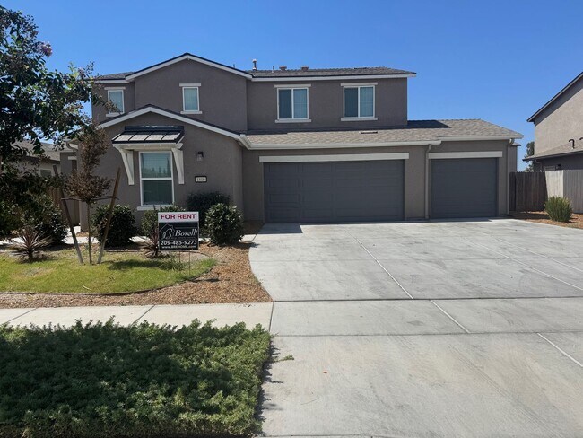 Primary Photo - Perfect 5 bedroom, 3.5 bath home with atta...