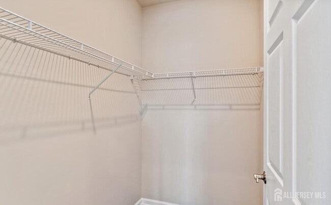 Building Photo - 944 Halifax Pl