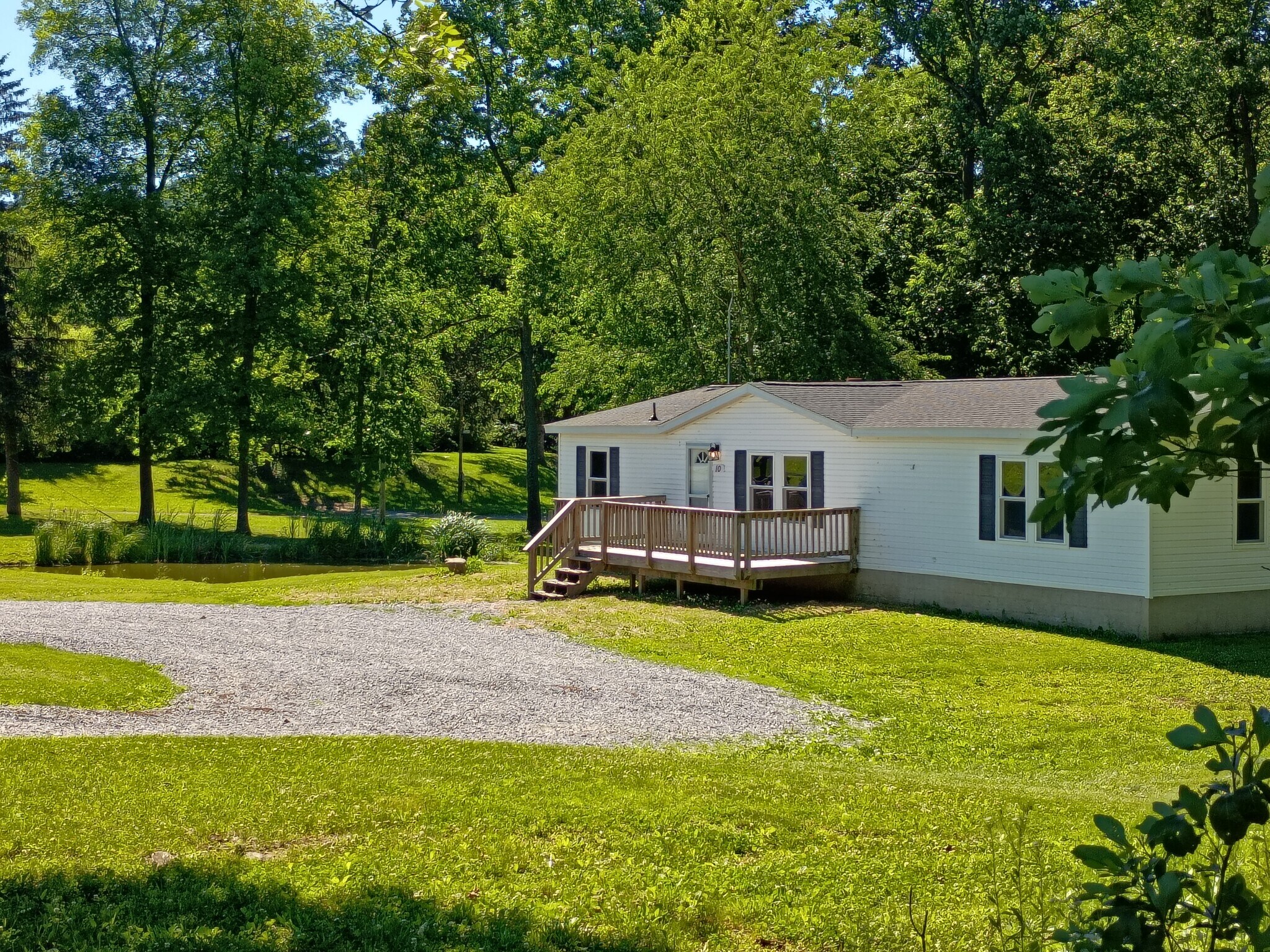 Building Photo - 10 Deer Lk